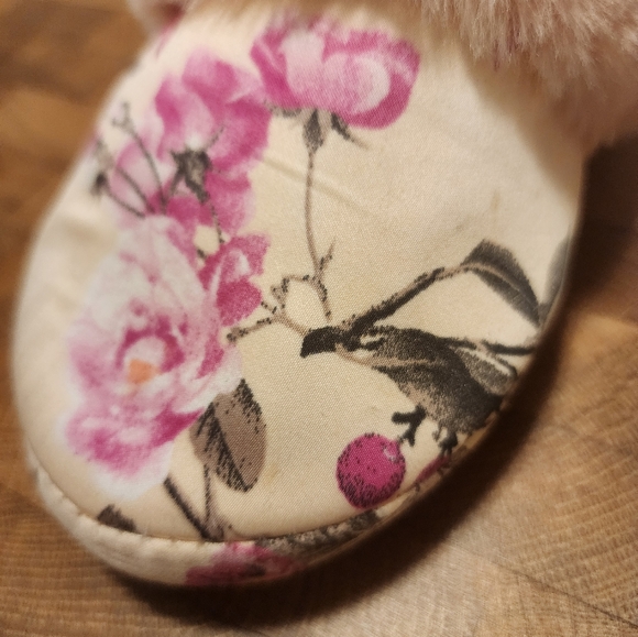 Victoria's Secret house slippers Size Large Pink Floral with fluffy pouf - Picture 2 of 16